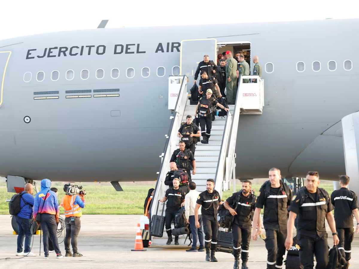 Foreign rescue teams reaching quake-hit Venezuela where 589 dead, many missing