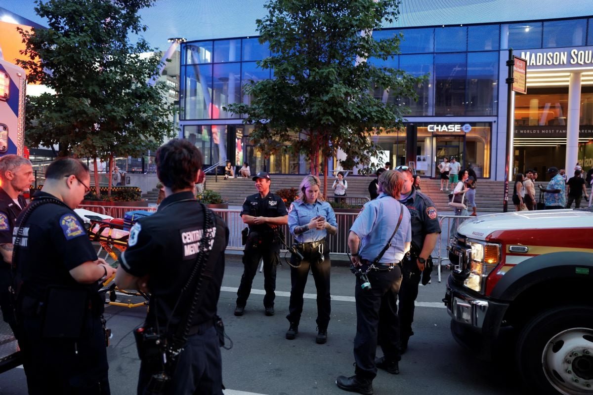 Five injured in stabbing at New York's Penn Station: fire dept