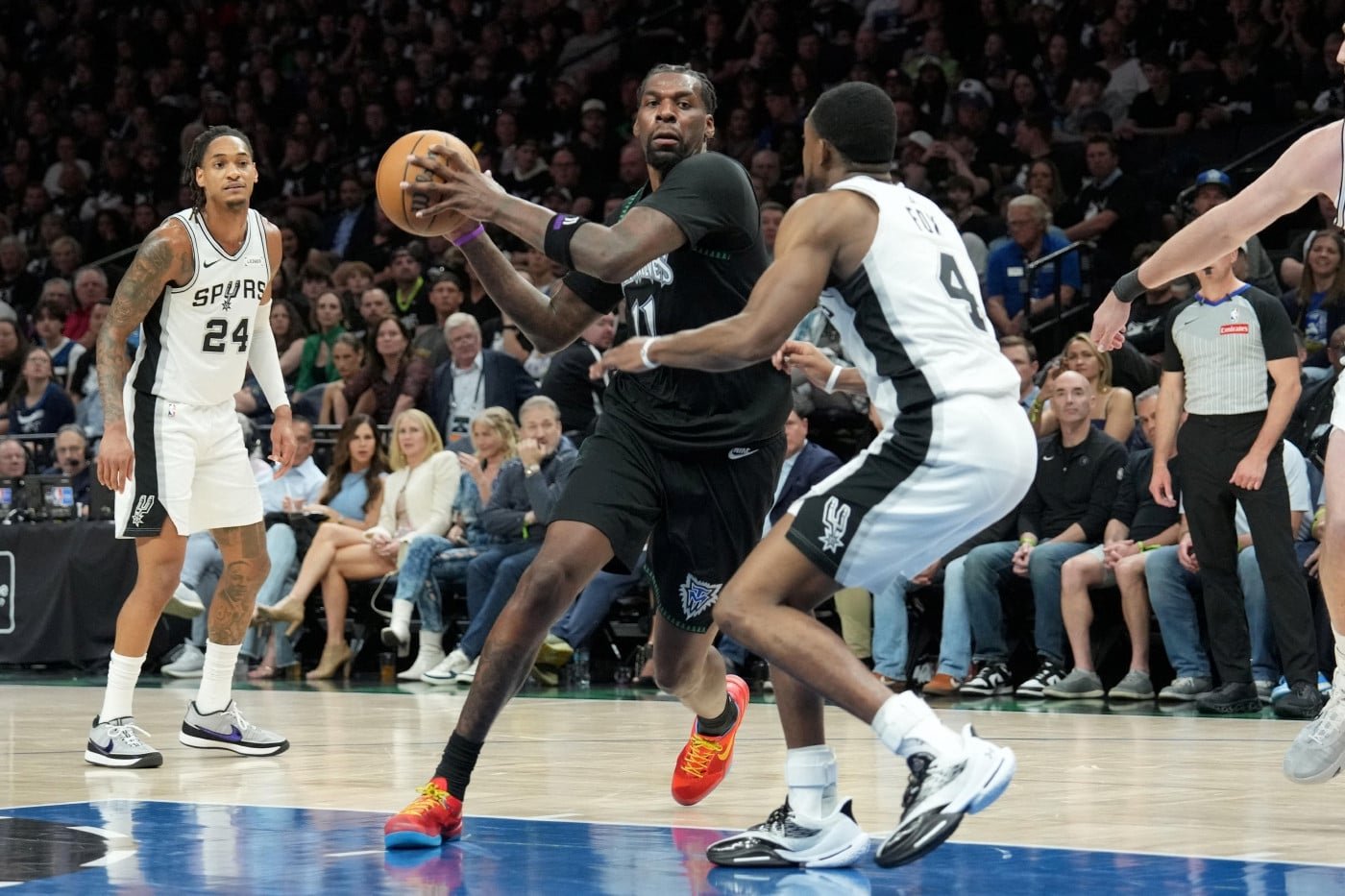 Spurs reach Western finals