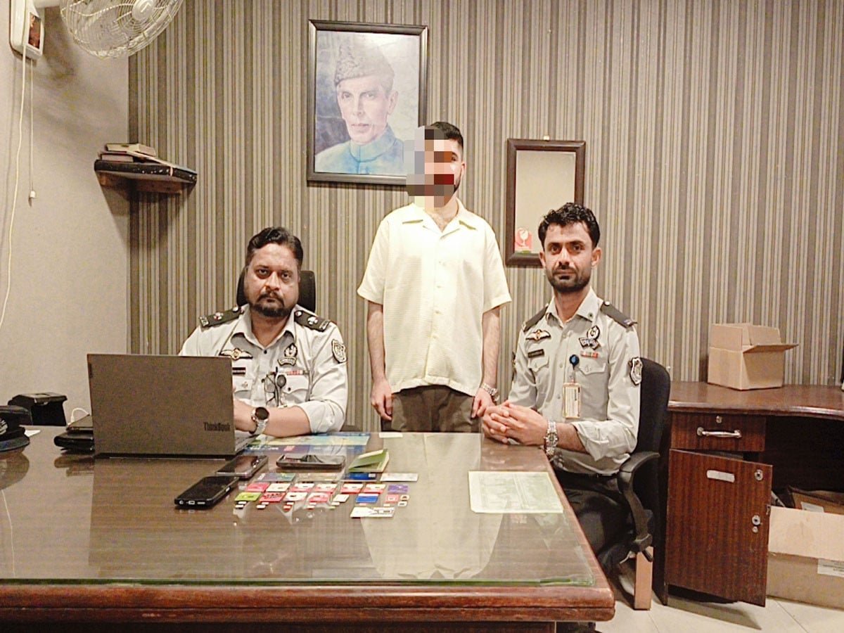 کراچی؛ جعلی دستاویزات بنانے میں ملوث غیرمجاز ٹریول ایجنٹ گرفتار