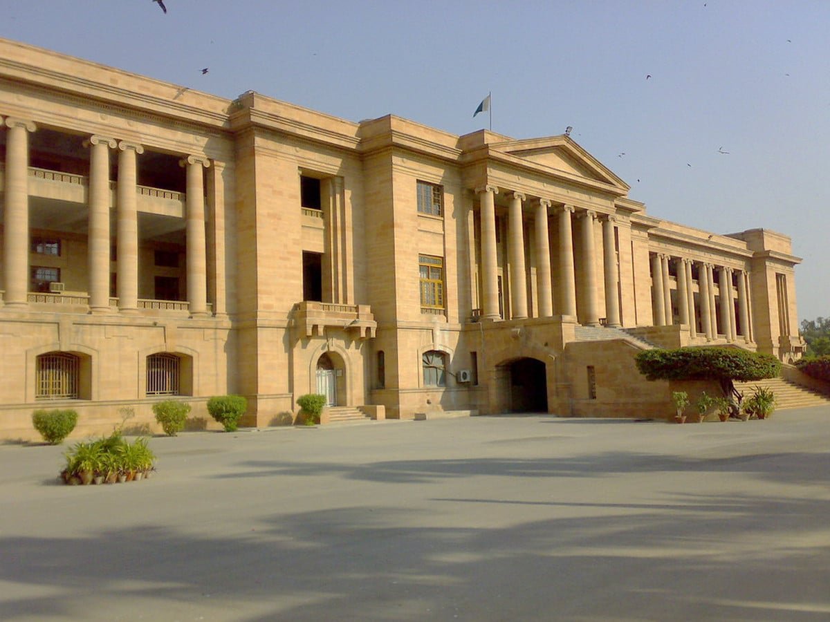 کراچی: ڈکیتی مزاحمت پر لڑکی کو قتل کرنے والے ملزم کی سزائے موت عمر قید میں تبدیل