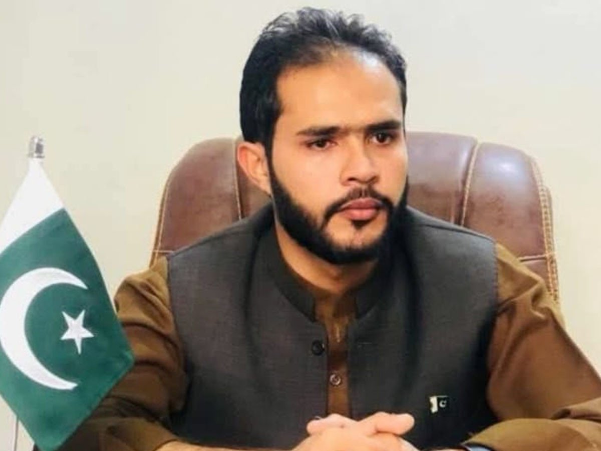 کراچی؛ ڈبل کیبن گاڑی کی ٹکر سے کار سوار کی ہلاکت، مرکزی ملزم کی تفصیلات سامنے آگئیں