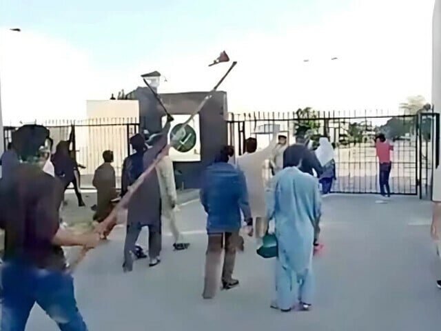 جی ایچ کیو حملہ کیس: عمر ایوب، زرتاج گل سمیت 12 مجرمان کے ضمانتی مچلکے، شورٹی بانڈز ضبط کرنے کا حکم