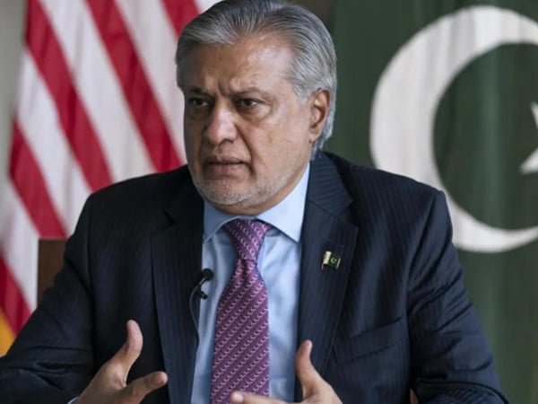 پاکستان کو معاشی طاقت بنائیں گے، کسی نے بری نگاہ ڈالی تو آنکھیں نکال دیں گے، اسحاق ڈار