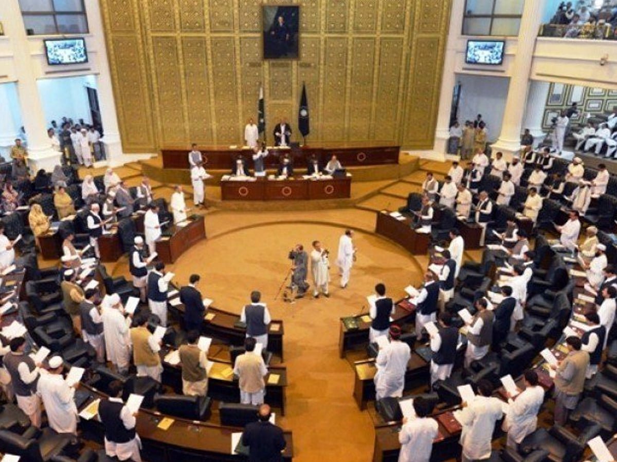 خیبرپختونخوا میں سیاسی بحران شدت اخیتار کر گیا، ناراض ارکان ڈٹ گئے، بجٹ منظوری مشکوک