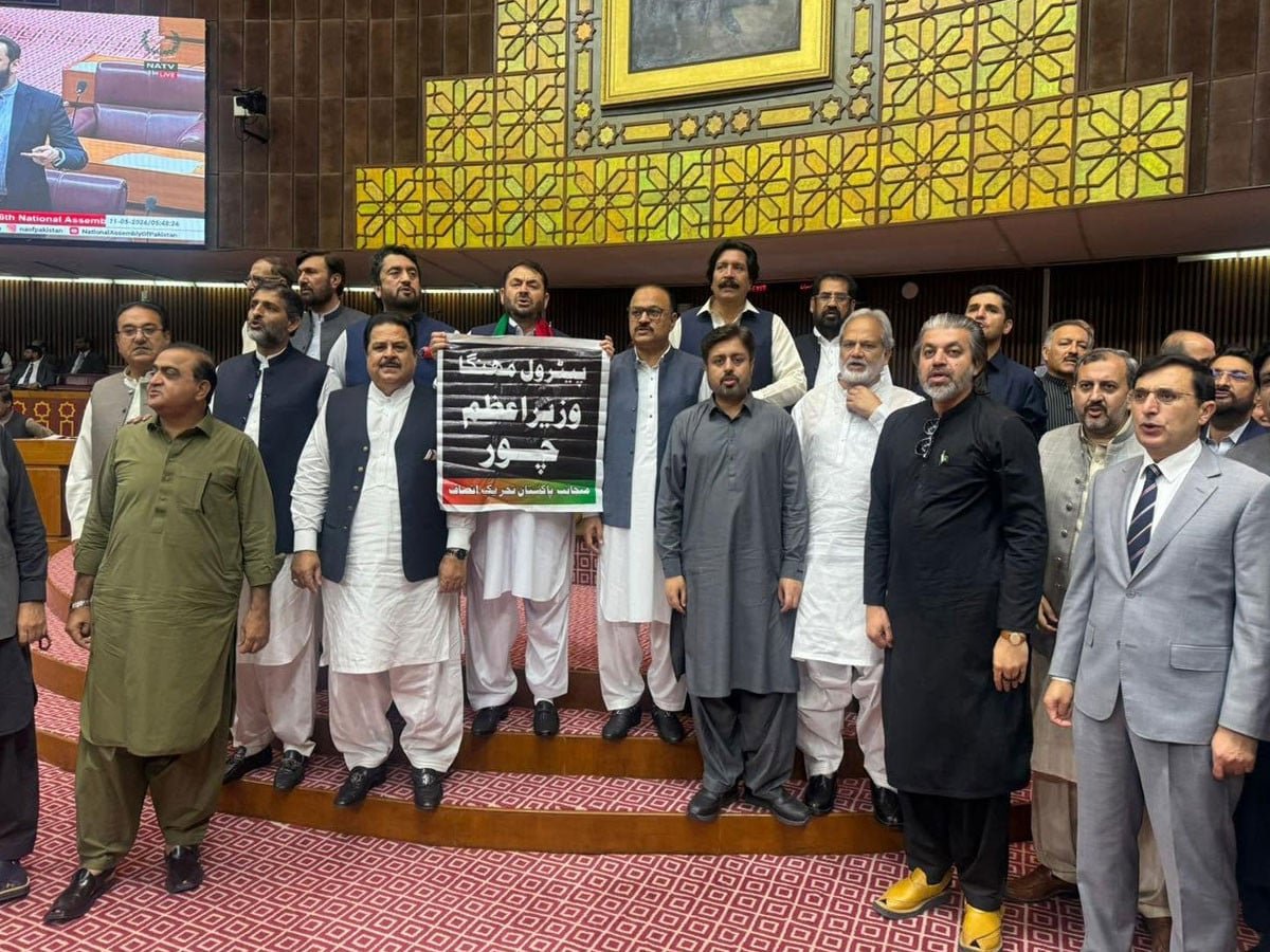 پی ٹی آئی نے رکن قومی اسمبلی کی پارلیمانی پارٹی رکنیت معطل کردی