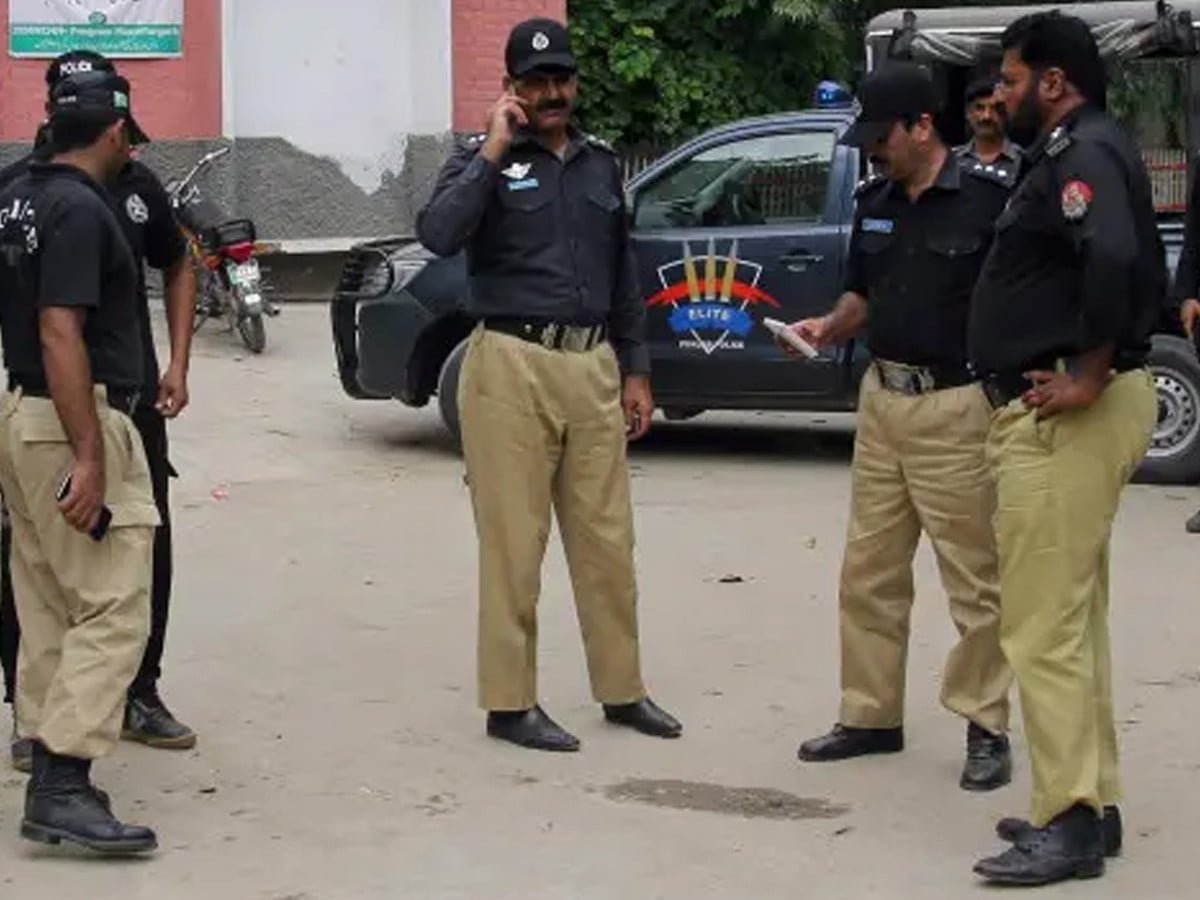 کراچی: مبینہ جعلی مقابلے میں نوجوان کی ہلاکت پر پولیس کیخلاف مقدمے کی درخواست دائر