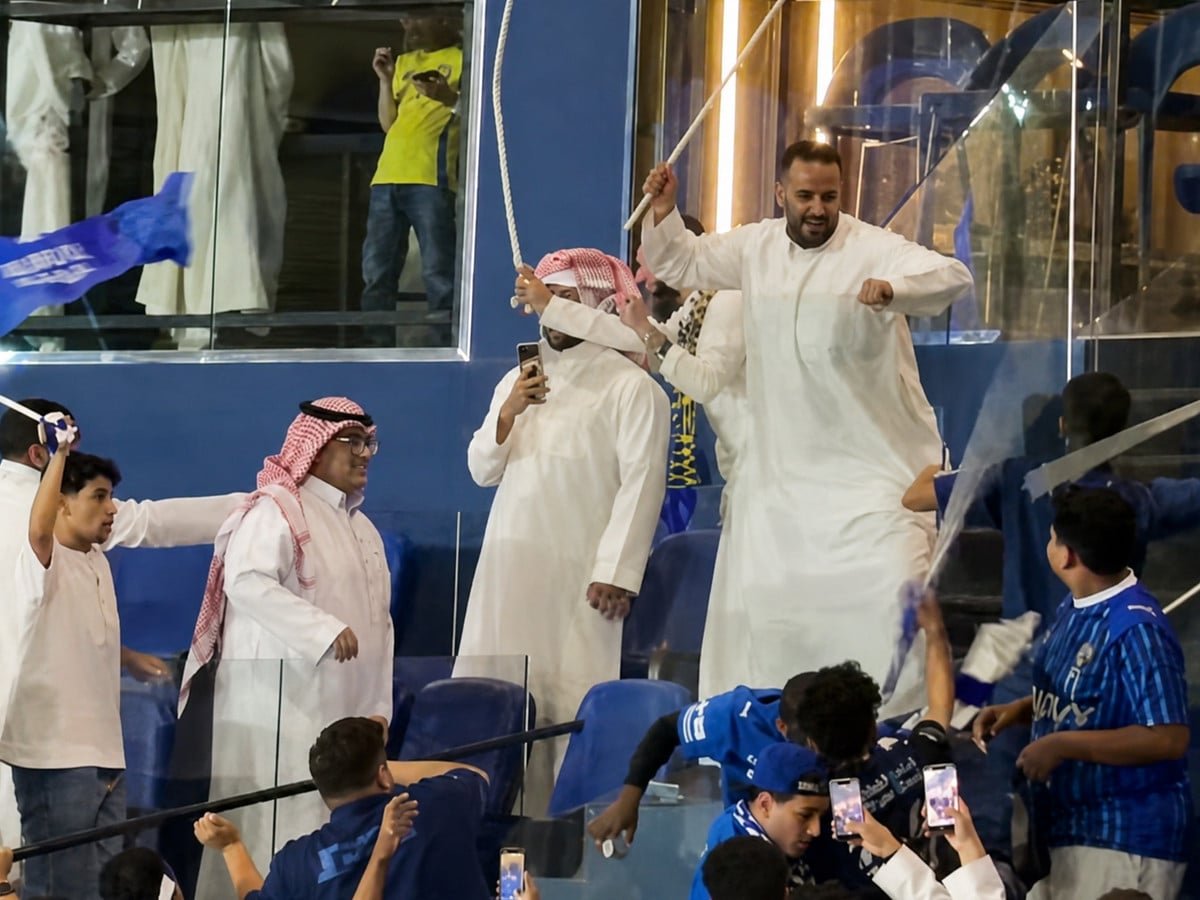 سعودی پرو لیگ: النصر اور الہلال کے مداحوں میں تصادم، لاٹھیاں برسا دیں