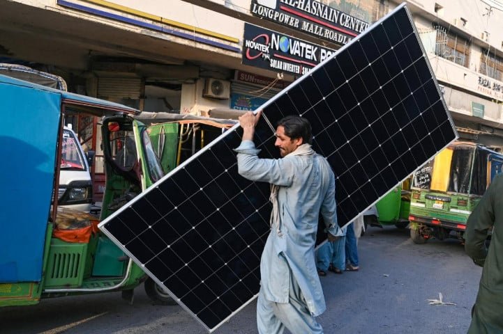 بجٹ سے قبل ہی سولر پینلز کی قیمتوں میں ہزاروں روپے کا اضافہ