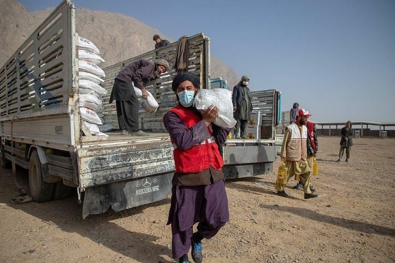 افغانستان میں داڑھی چھوٹی ہونے پر 20 امدادی کارکن گرفتار، حیران کن رپورٹ سامنے آگئی