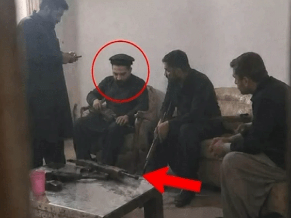حقوق کی آڑ میں اشتعال انگیزی، کالعدم جوائنٹ ایکشن کمیٹی کے سرغنہ کی اسلحہ کے ساتھ تصویر سامنے آگئی