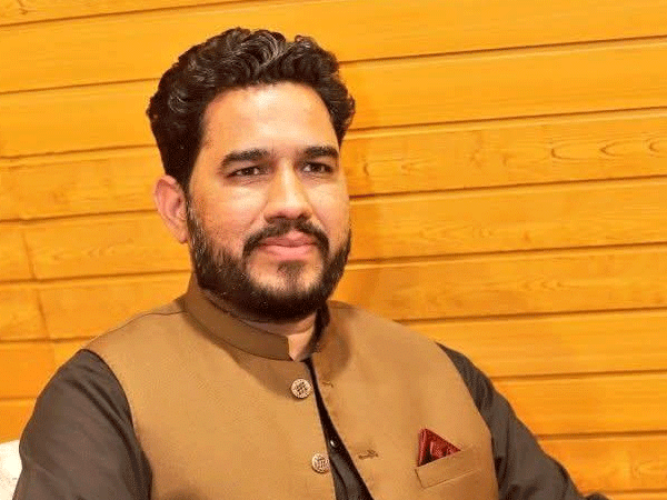 عمران خان سے سابق اعلی شخصیت کی ملاقات سے متعلق متنازع خبر: یوٹیوبر رضی طاہر کو گرفتار کرلیا گیا