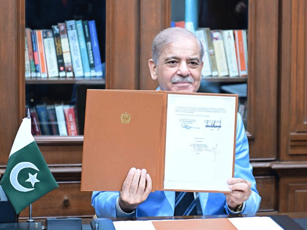 وزیر اعظم پاکستان نے اسلام آباد مفاہمتی یاداشت پر بطور ثالث دستخط کردیے