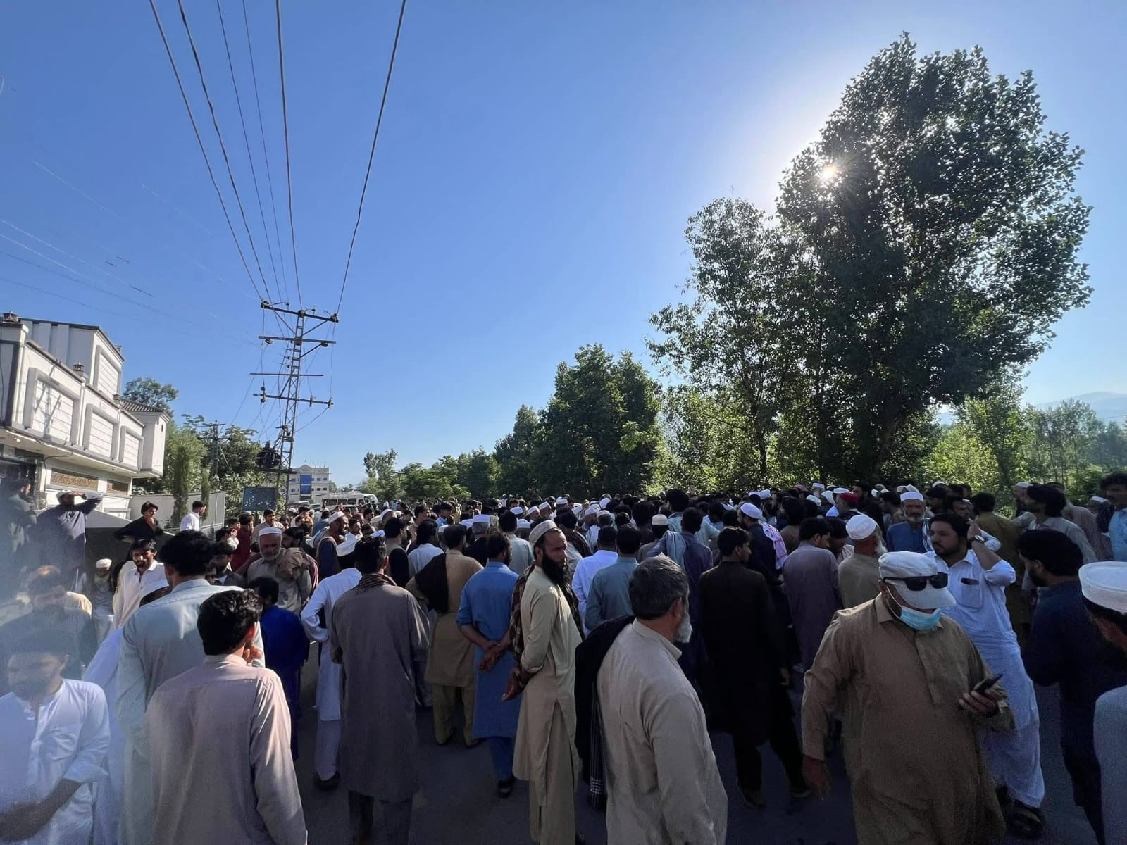 سوات میں گجر برداری پر قاتلانہ حملہ، مظاہرین کا لاشوں کو سڑک پر رکھ کر شدید احتجاج