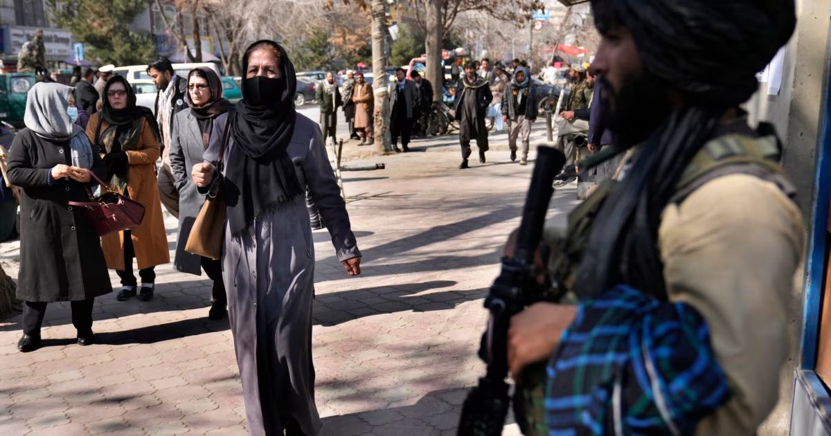 افغانستان میں ڈریس کوڈ کیخلاف ورزی کرنے والی خواتین کی گرفتاریاں، عالمی برادری سراپا احتجاج