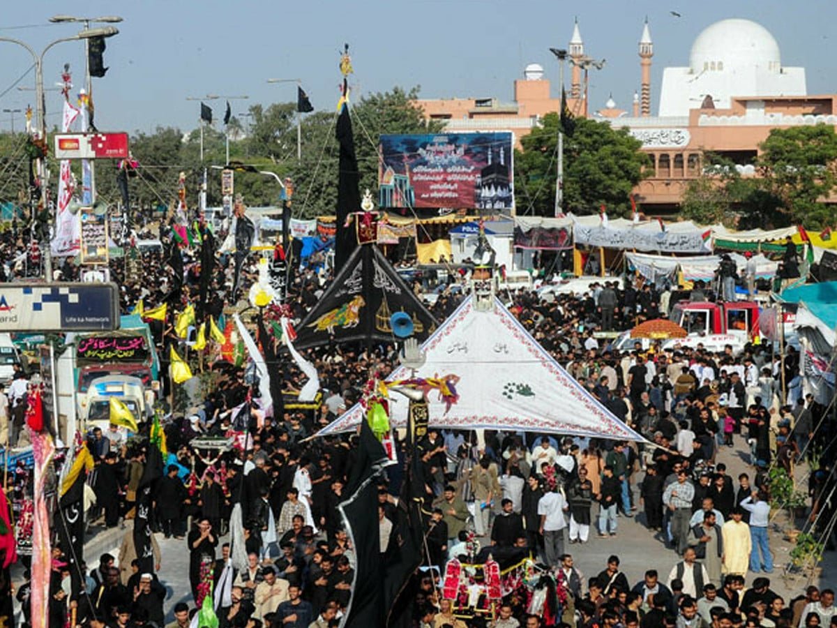 نواسہ رسولؐ اور شہدائے کربلا کی عظیم قربانیوں کی یاد میں ملک بھر میں آج یوم عاشورہ منایا جا رہا ہے